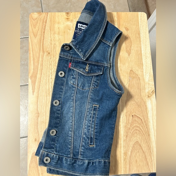 Girls Levi's Blue Denim Vest With Four Pockets Size Medium - Picture 2 of 4